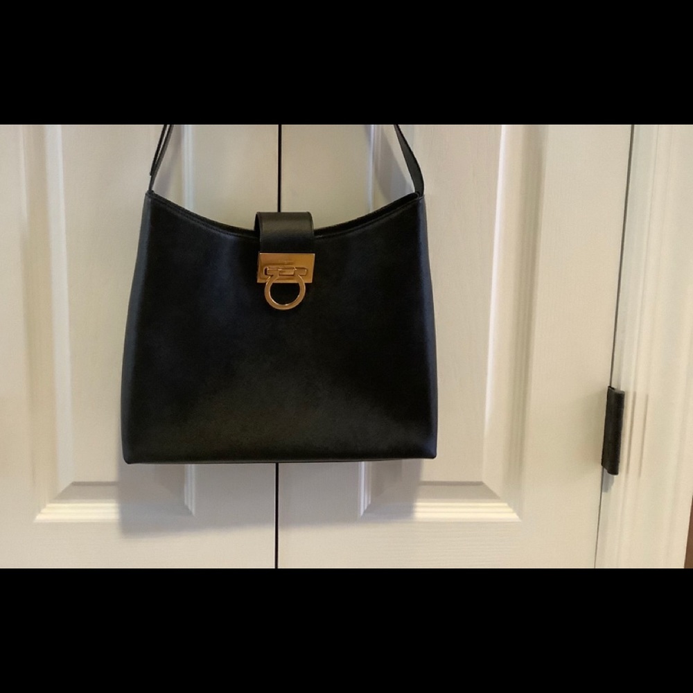 FERRAGAMO GANCINI Vintage BAG IN BLACK EXC COND